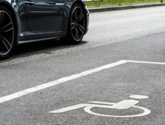 Place de parking pour handicapés