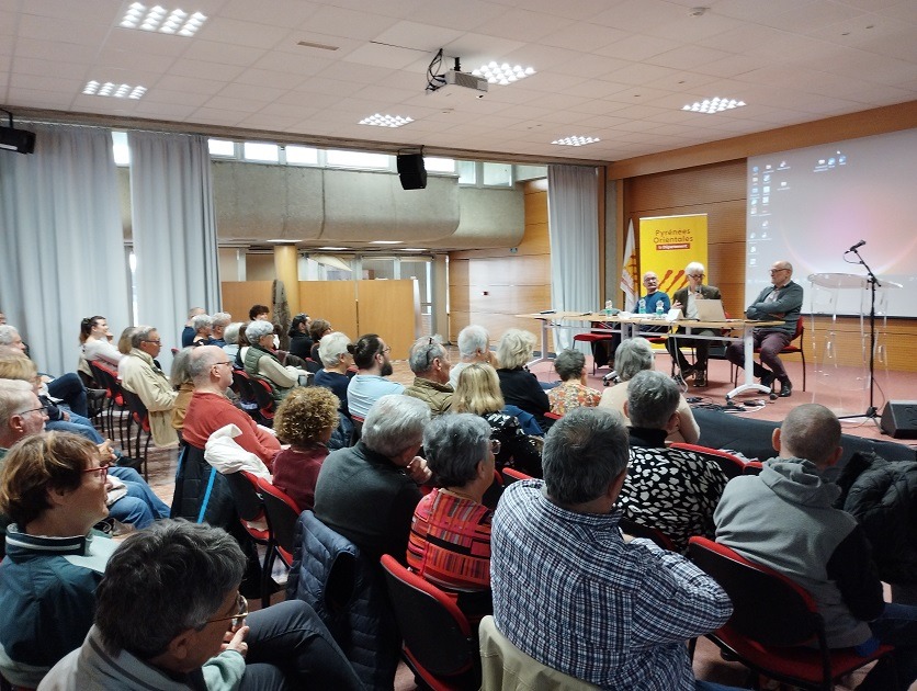 Assistance vue de dos.